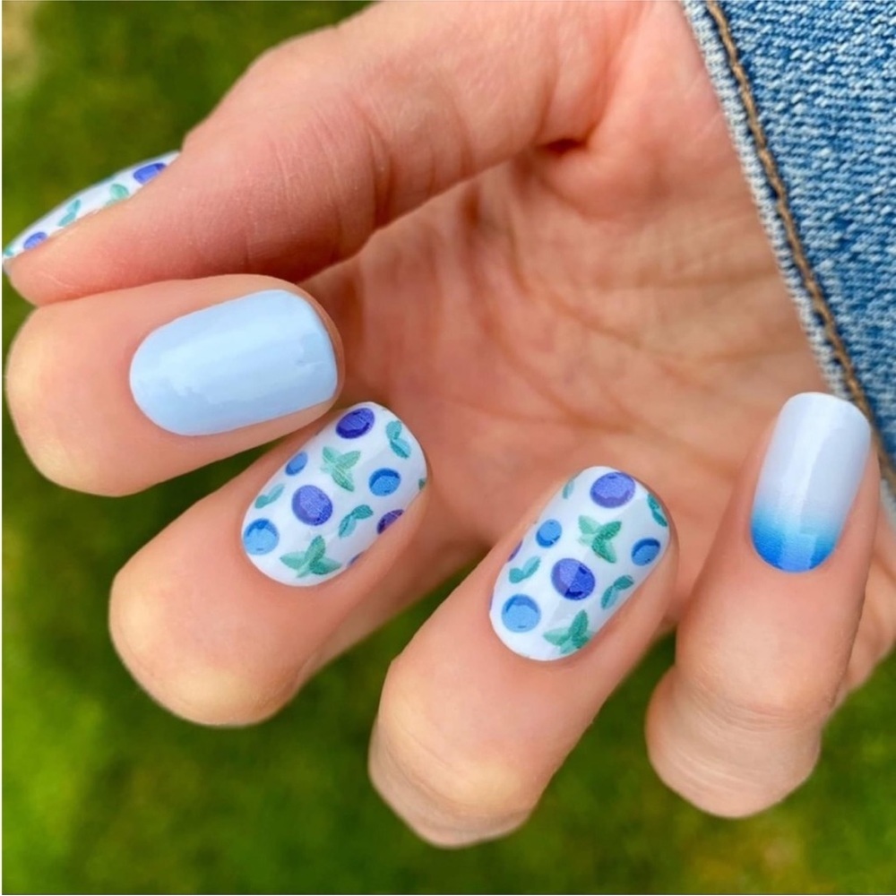 *Retired* Color Street: Berry Sweet | Pastel Blue Summer Spring Gradient Pale - Picture 2 of 11